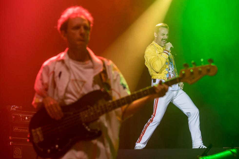 heraldoes's tweet photo. El tributo a Queen, un clásico que continúa enamorando en las celebraciones del Pilar 🙌 La banda God Save the Queen canta en Zaragoza los himnos de Freddie Mercury ante casi 4.000 espectadores.

Más imágenes 📸 https://t.co/NvJJfuBgIl https://t.co/XGLaVTQGR0