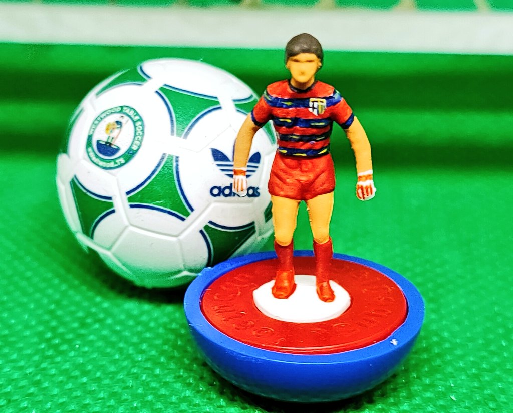 Westwood_TS's tweet photo. 2 more #WTSClub beauties for you today.
@1913parmacalcio and @gianluigibuffon Goalkeeper kit from his return in 2021
And
@Udinese_1896 timeless 1980s era classic home shirt.
#Subbuteo #WestwoodTableSoccer #Art https://t.co/SyjCCM1i1q