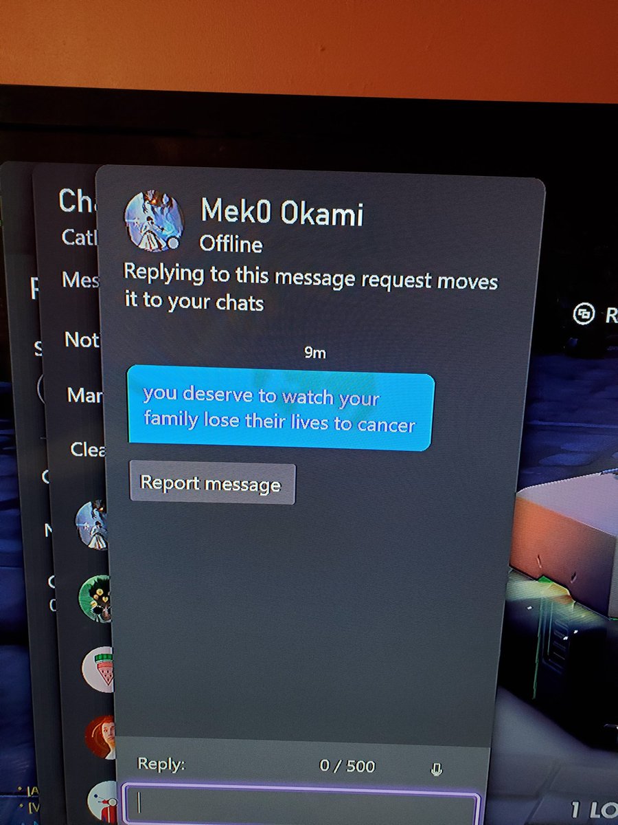 PlanetCutie's tweet photo. Don't be like this, overwatch is meant to be fun and for some people a stress relief...just because you lost in a match don't do this. #Overwatch @PlayOverwatch @Blizzard_Ent @BlizzardCS @Xbox @XboxSupport https://t.co/kA5VZysUGA