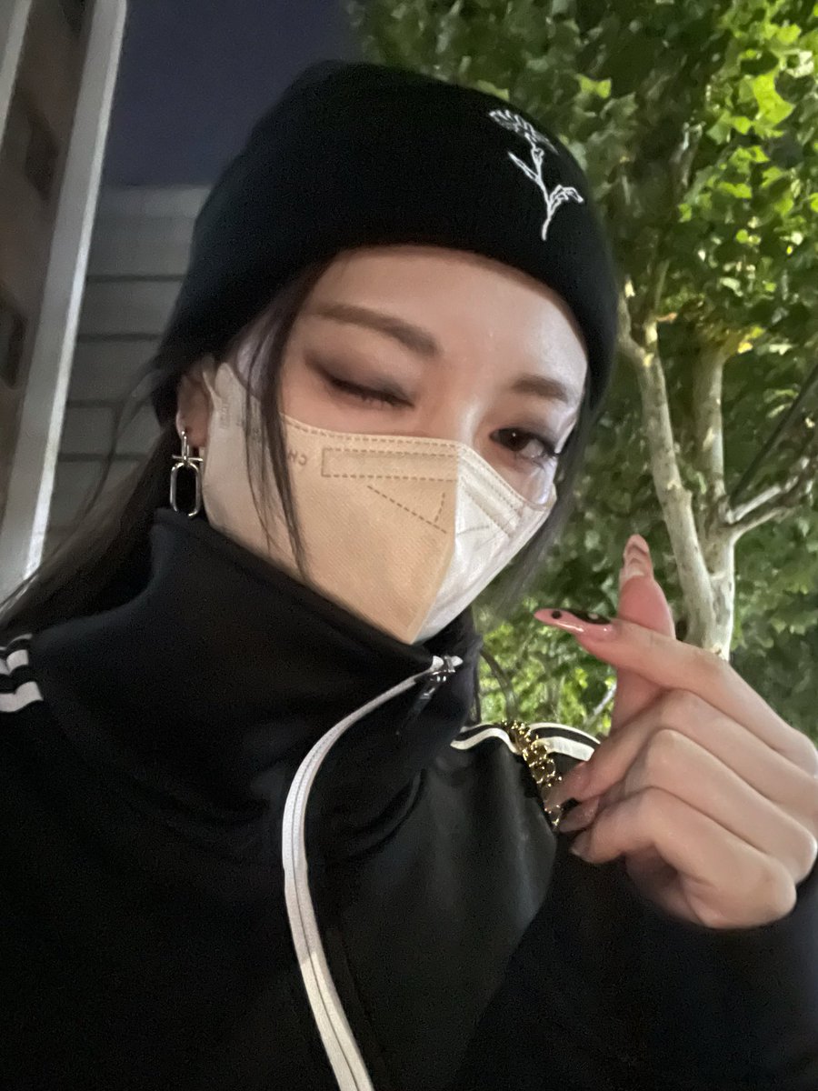 R0CKS00's tweet photo. 🐰🤍 https://t.co/HzJABM4nXP