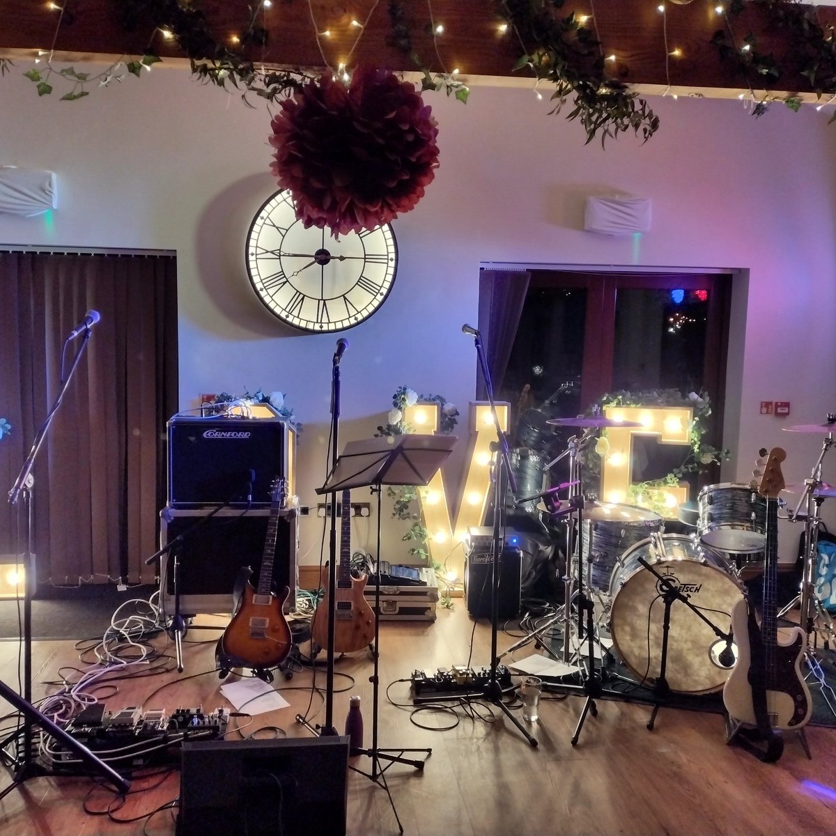 Fab night <a href="/ThiefHole/">Jessica Barker</a> last night playing for Steph and Michael's big day. Super venue, and a quick drive home! :)
.
.
.
#wedding #weddingband #weddingmusicians #hireaband #Yorkshire