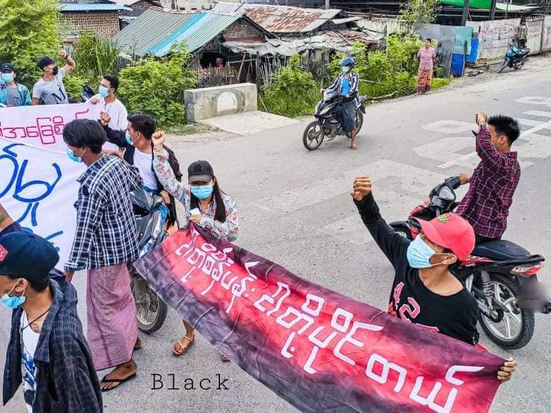 IrrawaddyNews's tweet image. Undeterred by junta forces' tightened security, residents and students in Mandalay continued taking to the streets to reject military rule on Sunday. 
(Photo: Simulation)