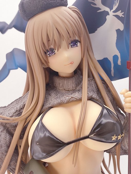 団長の豊満ボディを近くから。
この全く役に立っていないスカート堪りません!
光沢のあるパール塗装が高級感を出していて
また良いですね(*'ω`*) 