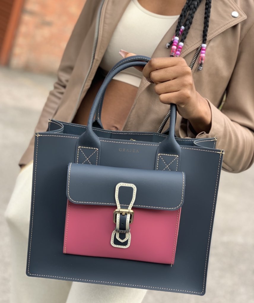 GRAFEA's tweet photo. Alice 👜 https://t.co/vzR6OY0zsb https://t.co/dnZQ5EYUd8