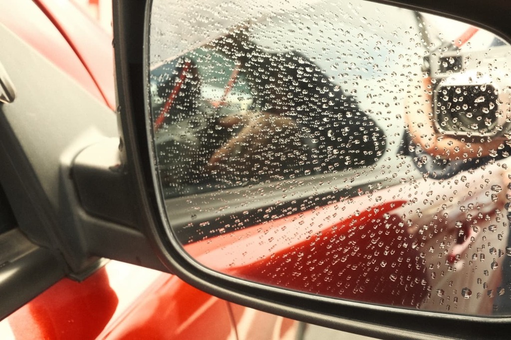 whitelightimage's tweet photo. #streetphotography #fujifilmx100v #rain #reflections #raindrops #cameraportrait #filmrecipes #eterna #jpeg https://t.co/HXH13Rft1H https://t.co/uBdM4S8Nie