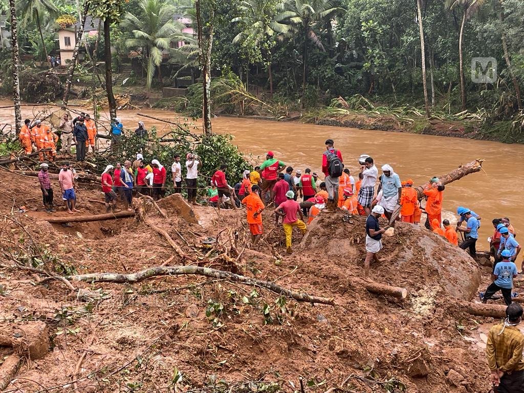 mathrubhumieng's tweet photo. In pics - Kerala Battered; Landslips, flash floods and destruction
See more pics at: https://t.co/R93FjbR3Yb
#kerala #floods #KeralaFloods #KeralaFlood2021 #KeralaRains #heavyrain https://t.co/mkZlUesjwO
