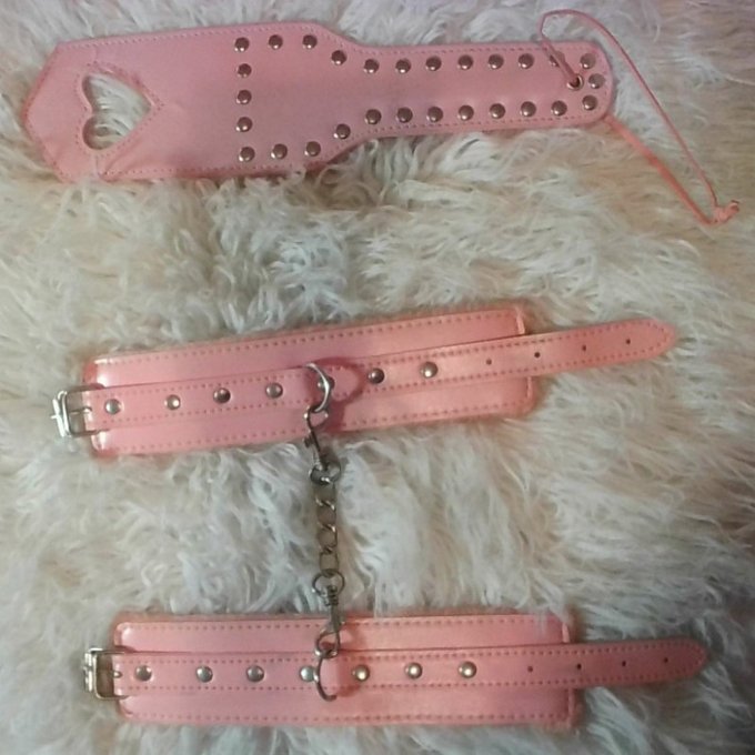 Pink Sweetheart Paddle W Pink Hand Cuffs by @sinctyblkdmd https://t.co/4fJejdddrF Find it on #ManyVids<a class="tags" href="/tag/sinctyblkdmd">@sinctyblkdmd</a><a href="/tag/manyvids"class="tags"><span>#manyvids</span></a>