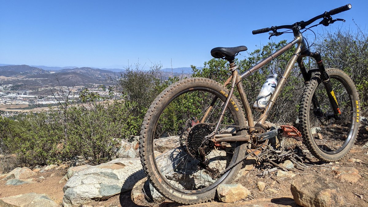 VarcoCycles's tweet image. Mountains!