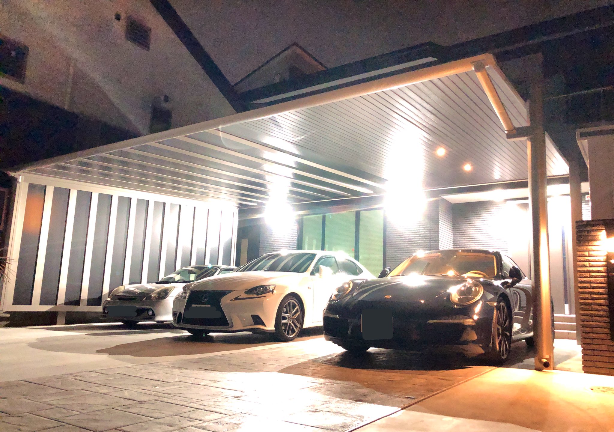 らっすー ごく普通の車好き高卒サラリーマンが入社10年でレクサスとポルシェを買って家建てて子ども作って幸せになれるんだよって 入社1年目の月給15万の自分に教えてあげたい 今でも信じ難い 買う気があるか無いかだけだと思います T Co