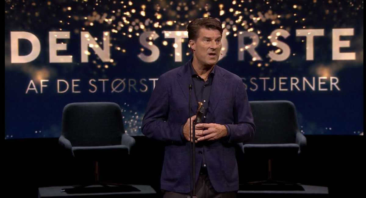 Ikke bare en kæmpe sportsstjerne og fantastik fodboldspiller. Også en stærk taler. En empatisk dansker og en der har forstået, hvad sporten i virkeligheden handler om - fællesskab. I aftes hyldede han hele det danske sportsfællesskab i sin tale. En ægte stjerne! #michaellaudrup