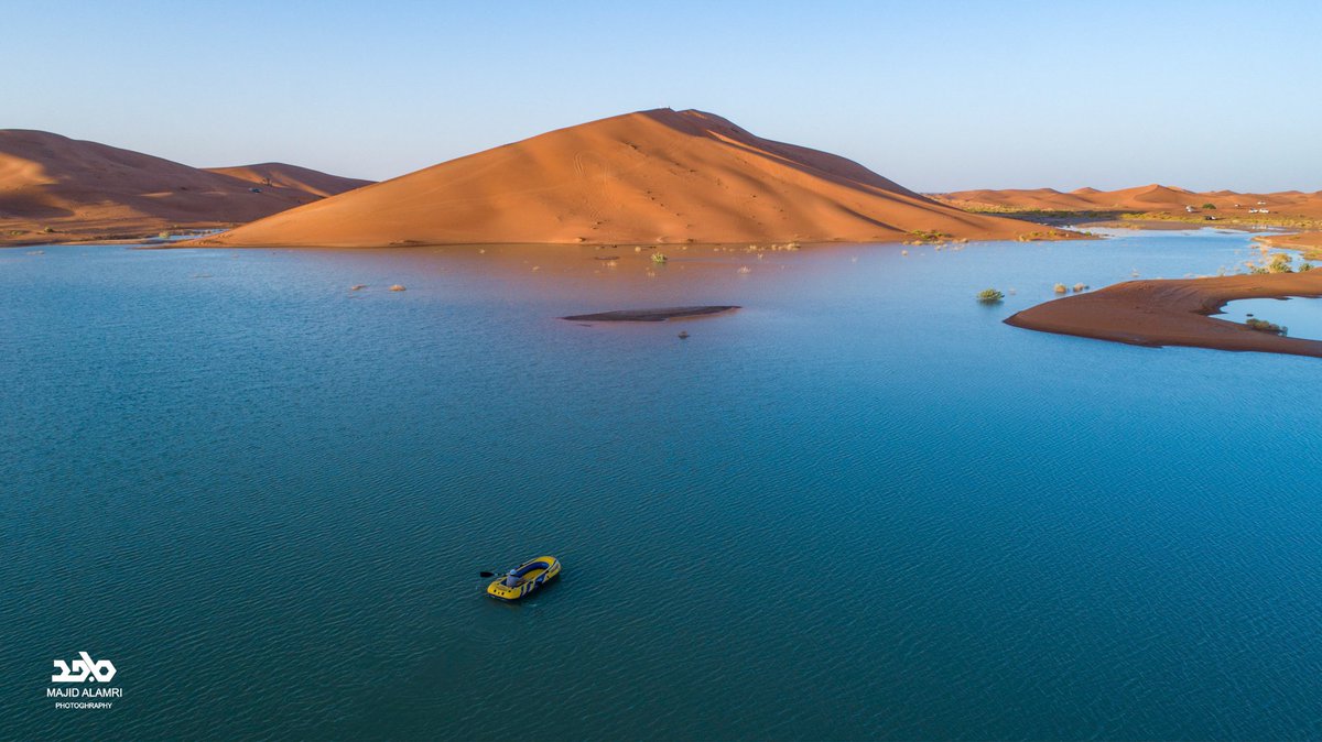 حين تجتمع المياة ورمال الصحراء مشكلة لوحات فنية تأسر الناظرين في رمال الصفاء بولاية عبري
#الربع_الخالي #عبري #السنينة #الظاهرة #بحيرات_الصفاء #بحيرات_السنينة
#شاهين