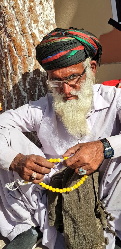 اگاں کسے گشیت "من نہاں" گڑا اے پیرمردءِ چمّانی جوش وروکیں ساوڑءَ سئیل بکنت ادا ھرکس چیہال جنگءَ اِنت۔

پرے مردءَ پہ در بیا کہ تئی درآہگ آئیءَ توانے بکشیت۔
#JusticeForHospapMartyr