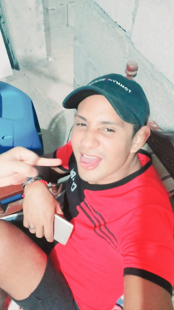 Ronmic lion tweet media