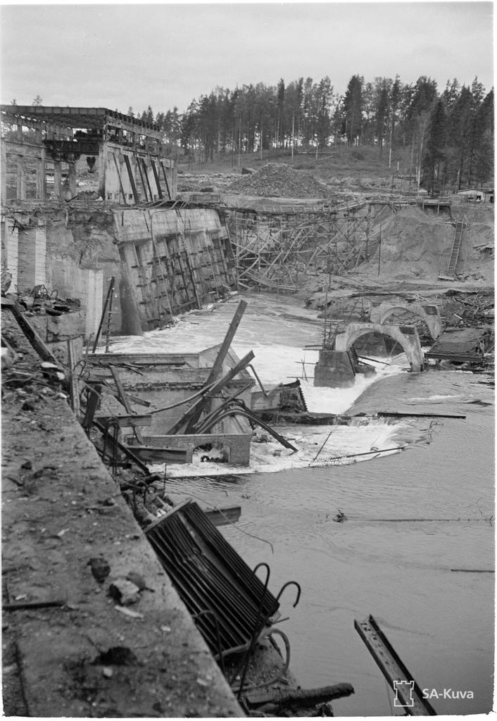 FinnaBot's tweet photo. Enson tehtaat. 1941. Sotamuseo, SA-kuva-arkisto https://t.co/OJWZK1NWz5 #tehtaat https://t.co/roDPiLdARw