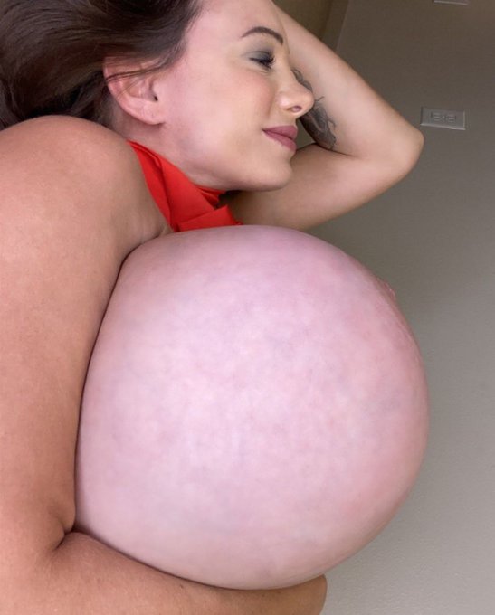 God I just can&rsquo;t stop looking at the beautiful big tits of my gorgeous wife @thebrittanyxoxo I&rsquo;m also<a href="/tag/newprofilepic"class="tags"><span>#newprofilepic</span></a>