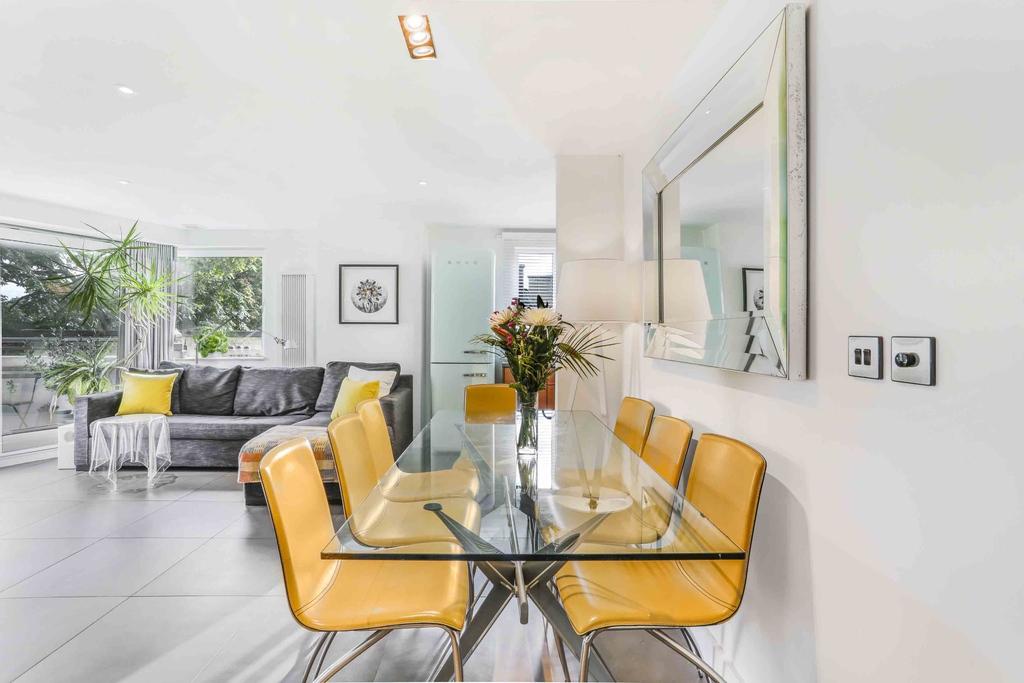 McMahonPartner's tweet photo. Beautifully presented one bedroom apartment for sale in Empire Square South, Borough, London, SE1. 

#londonliving #londonlife #londonrealestate #londonproperty #realestate #estateagent #londonestateagents #londoncity #livinginlondon #design #southwark #Zoopla #Rightmove https://t.co/XO9QIABPz6