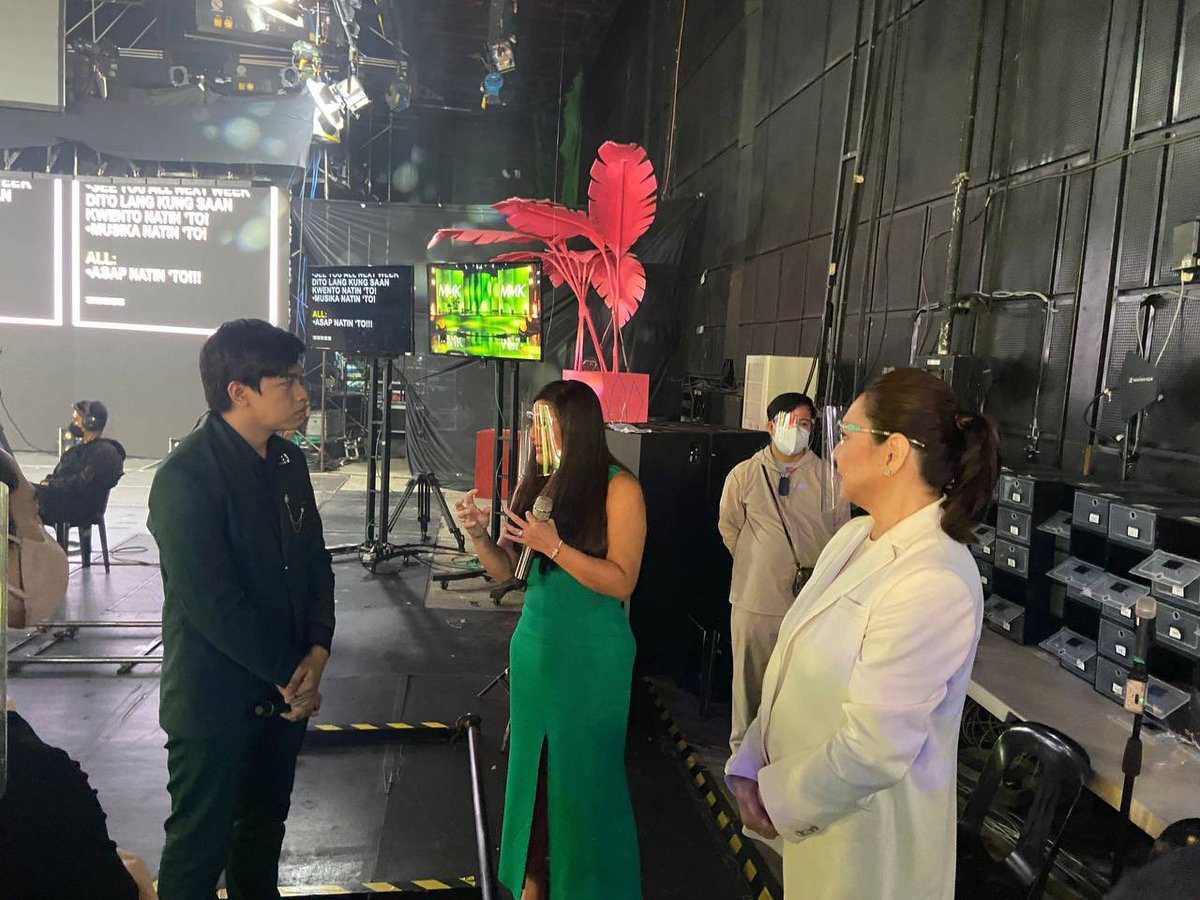 jmyosures's tweet photo. 1/2 Grabe ito na na ata ang best way to reveal a surprise!

I received the news na kakanta ako sa MMK 30th anniversary prod. Sobrang pressure dahil sa The Greatest Showdown segment pa!! https://t.co/UbFToKlrdq