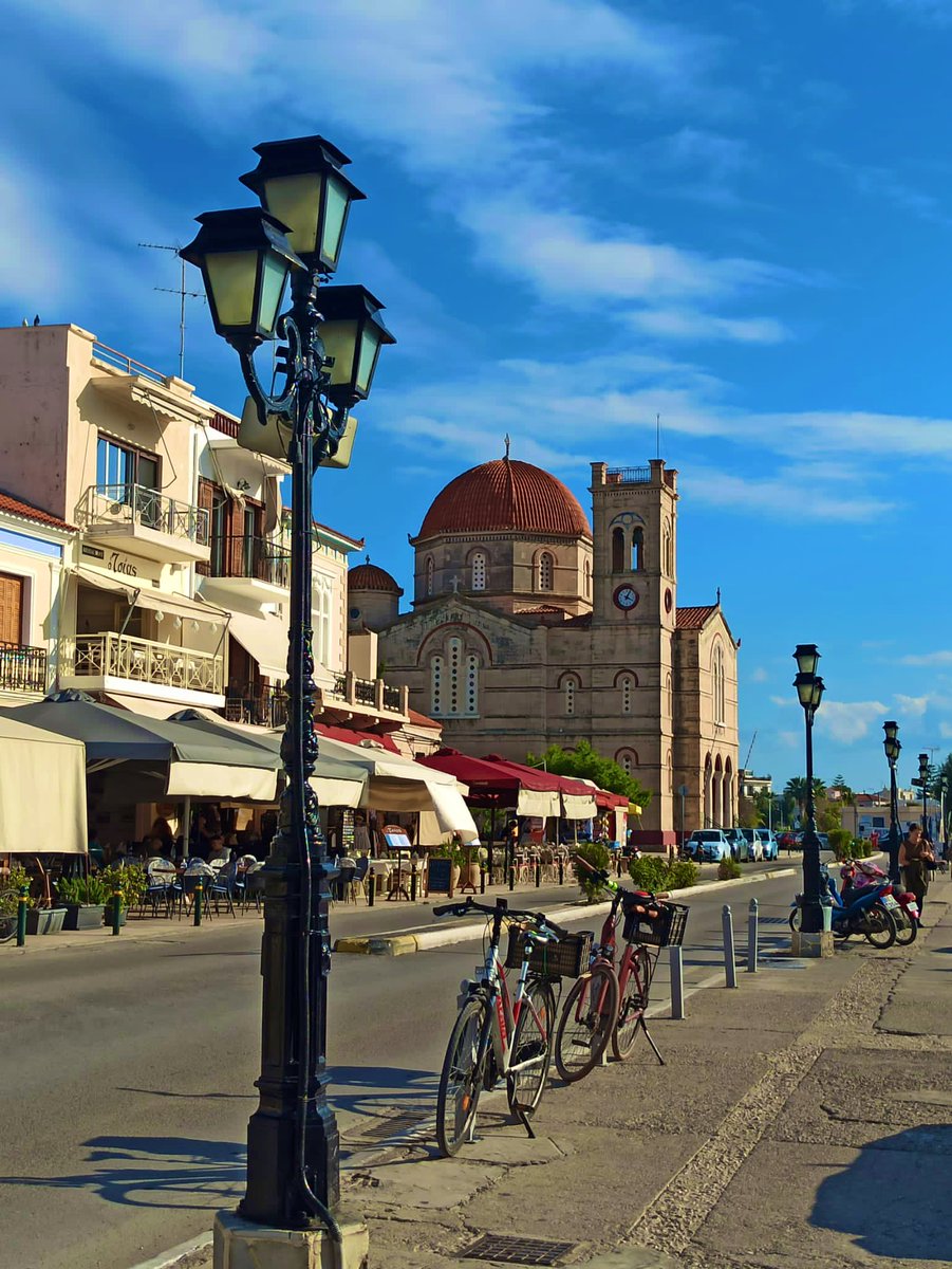 Ed3sSuzanne's tweet image. 🇬🇷 #ED3SENGRÈCE 🇬🇷

JOUR-7 | 🚤🌊 Retour sur la journée de visite sur l’île d’Égine : excursion en bateau, visites de temples et riches échanges avec des locaux franco-grecs 🇫🇷🇬🇷

🙌 Soutien de @MNH_Mutuelle, qui propose des solutions de #santé et de #prévoyance aux pros de santé