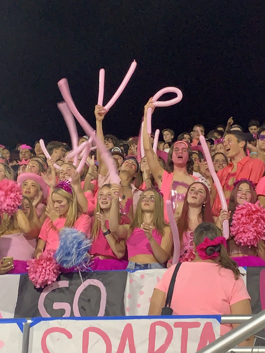 thalianasr's tweet photo. THE VILLA PARK BLACK PACK LADIES AND GENTS! 🖤💙💖 @StudentSectRep @VPasb @ocvarsity @MAlvarez02 #OCVarsity #VillaParkBlackPack #VillaPark https://t.co/TKQEe54P3B