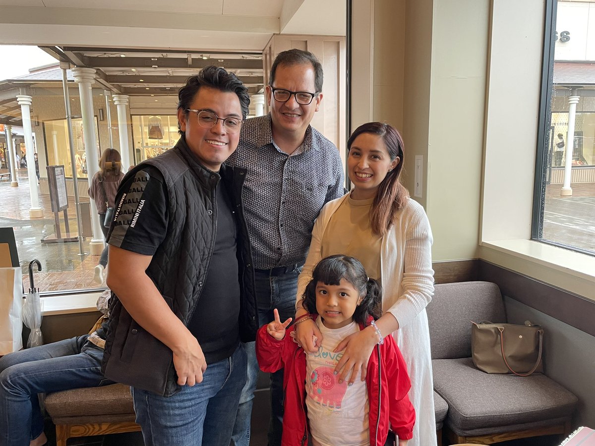 adolfolaborde71's tweet photo. @easymarketjp es un gran ejemplo del #emprendimiento #mexicano en #Japón. Hoy me reuní en @Chiba con su director Humberto Solís y su familia para conocer más de su modelo de negocio en el #comercio #electronico. Orgullo mexicano.   https://t.co/AOOdYcj4XK https://t.co/eaGTJoUap0
