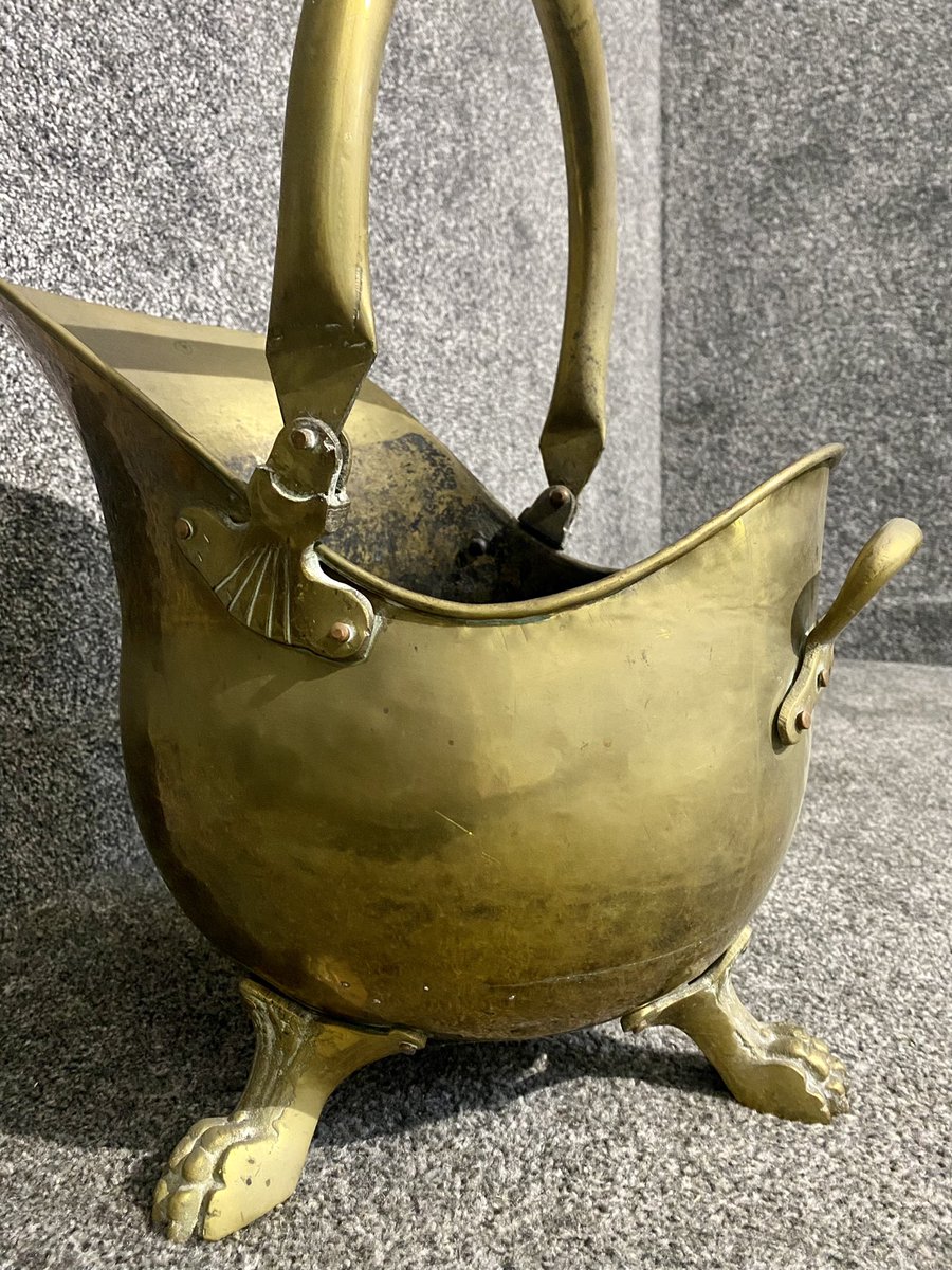 FeatonbysNE's tweet photo. Check out this vintage brass coal scuttle which was found during a house clearance from a lovely lady last week. Lot 419
This item is ready for our Thursday the 21st of October auction commencing 10am. Make time and don't miss out.
#Auction #auctionready #coal #brass #scuttle https://t.co/8UK3mlmPvS