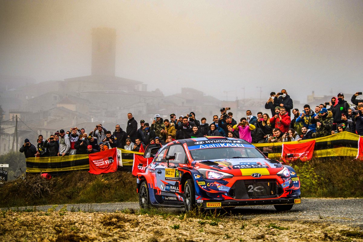 Avui, a les 19.30, no et perdis el @FormulaMarcaBCN. Parlarem del <a href="/RallyRACC/">RallyRACC</a>. <a href="/CSainz_oficial/">Carlos Sainz</a> ens explicarà com és l'<a href="/audispain/">Audi España</a> amb el que anirà al <a href="/dakar/">DAKAR RALLY</a>. <a href="/JosepGarcia26/">Josep García</a> guanya el seu tercer títol mundial d'enduro¡. I <a href="/ASoucek/">Andy Soucek</a> ens farà la previa del <a href="/GT_Open/">International GT Open</a> al <a href="/Circuitcat_cat/">Circuit de Barcelona-Catalunya</a>