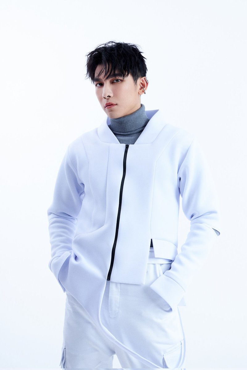 webstarupdate's tweet photo. มิว ศุภศิษฏ์ จงชีวีวัฒน์ เขย่าเทรนด์ทวิตเตอร์โลกอีกครั้ง
พาเพลง SPACEMAN พุ่งทะยานร้อนแรงทั่วโลก
ติดอันดับ 1 เทรนด์โลกทันทีที่ปล่อยมิวสิควีดีโอเพลง SPACEMAN >> https://t.co/20OOWa6DVP

#SPACEMANOUT #MewSuppasit #MewSuppasitStudio https://t.co/tFkEyAHr5s