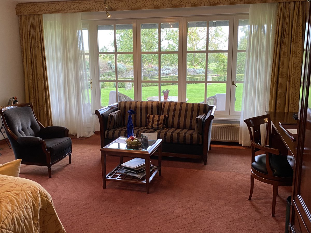 MysteryGuestXL tweet media