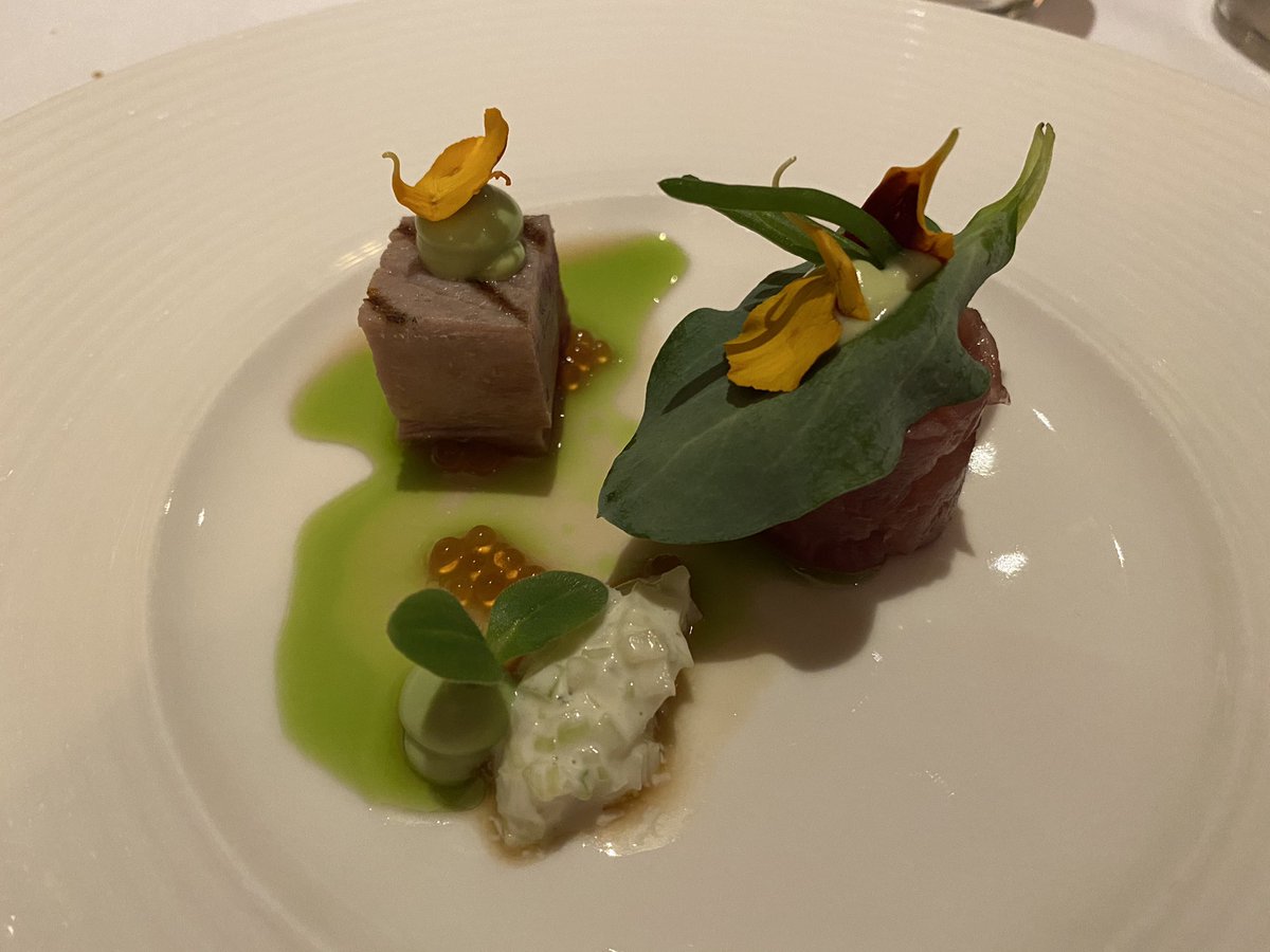 MysteryGuestXL tweet media