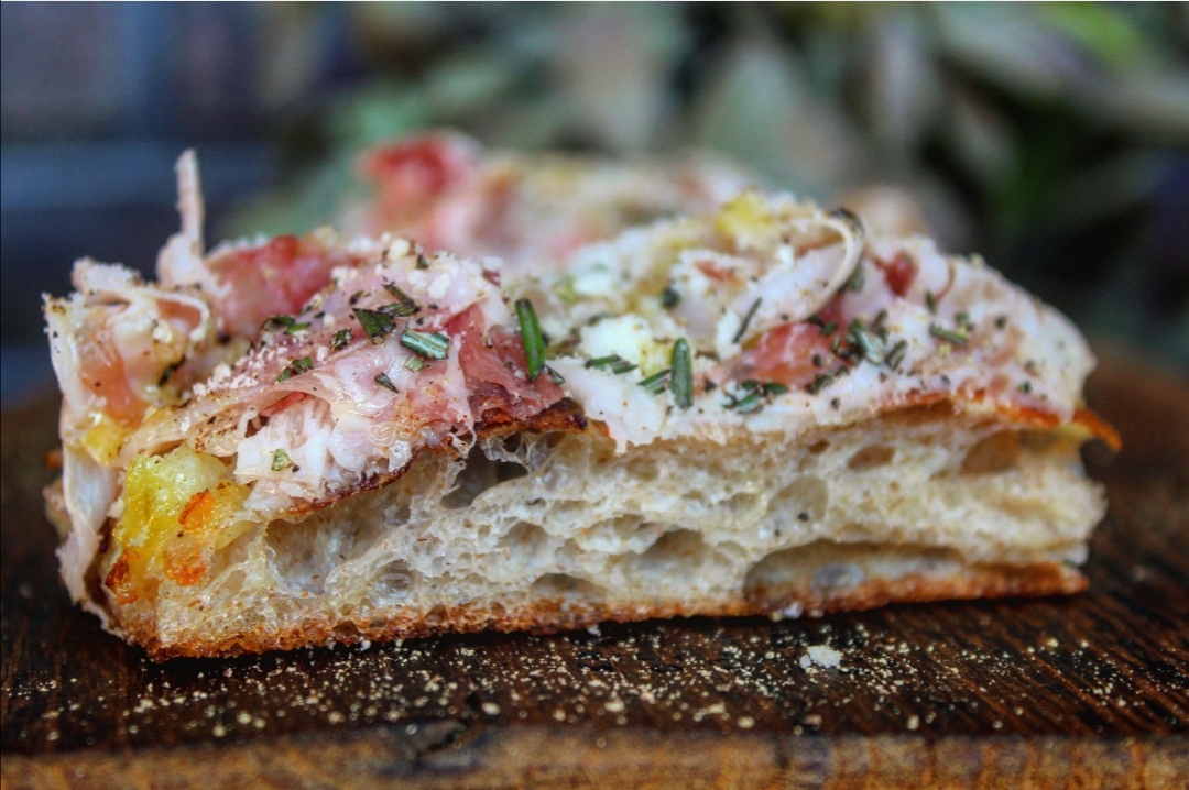 PIZZA PATATE PANCETTA PECORINO E ROSMARINO
#pizzainteglia #pizzaintegliaperpassione #ilgustodiandre #ricette #Food 
link alla ricetta: bit.ly/3AT04XM