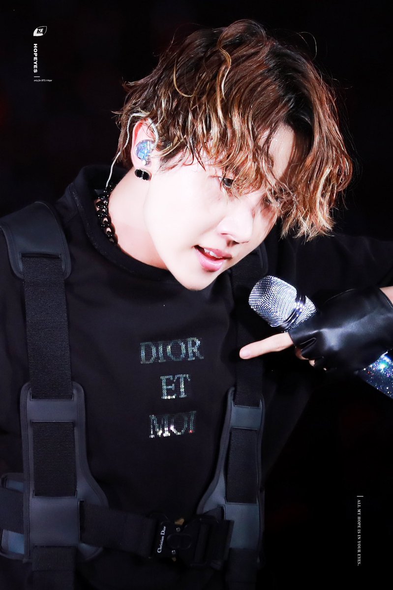 korefallz's tweet image. JUNG HOSEOK IN THE DIOR FIT &amp;gt;&amp;gt;&amp;gt;&amp;gt;