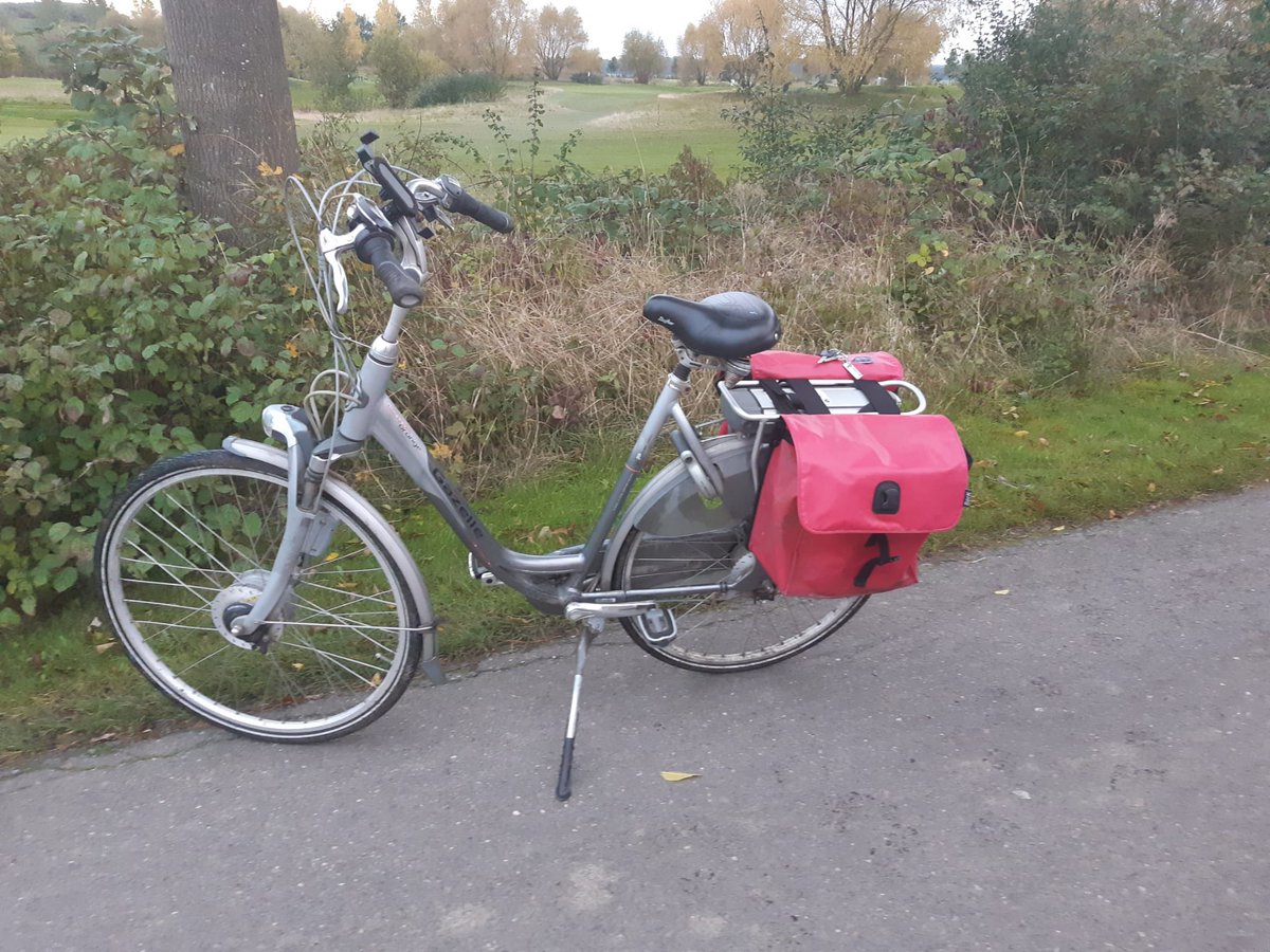 Vanmorgen werd er door mijn collega een fiets gevonden tussen de #Wellerwaard en de #Golfclub #Emmeloord. 
Dus aan de #Casteleijnsweg / #Friesepad te #Emmeloord.
Wil de eigenaar zich bij ons melden?
Kan via telefoonnummer: 0900-8844 of via mijn account👍