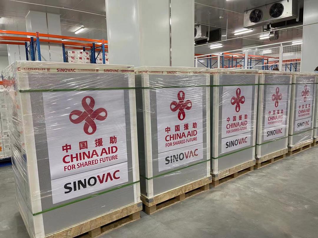 Sinovac Vaccine News: Uganda will next week on 19th Oct, receive more 700,000 doses of the Sinovac Vaccines from the government of China 🇨🇳 This is an addition to the 300k earlier received. Therefore, those waiting for a second jab, your worries sh'dbe no more.