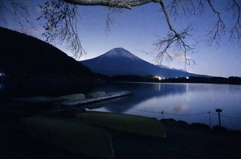 早朝にダイヤモンド富士が見られる事で人気のスポット。静岡にある田貫湖。