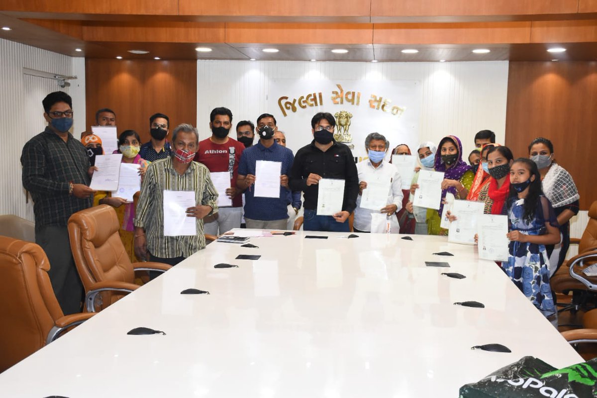 7 Pakistani Hindus get citizenship of India in Ahmedabad