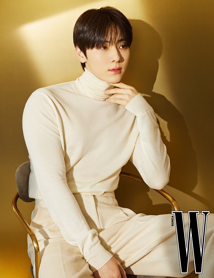 Hwang Minhyun W korea November issue pictorial pre-release.

A holiday greeted with clear skin with Guerlain Abbey Royal Duo, sparkling in gold! Guerlain model Hwang Minhyun selected only the products he wanted to gift to his loved ones.

[ translation from W Korea article ] #J