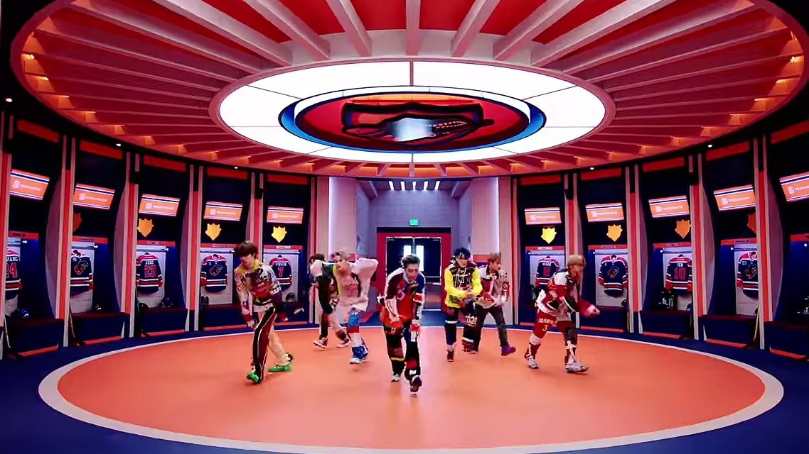 enhypen's performance today lowkey reminds me of 90s love by nct u
