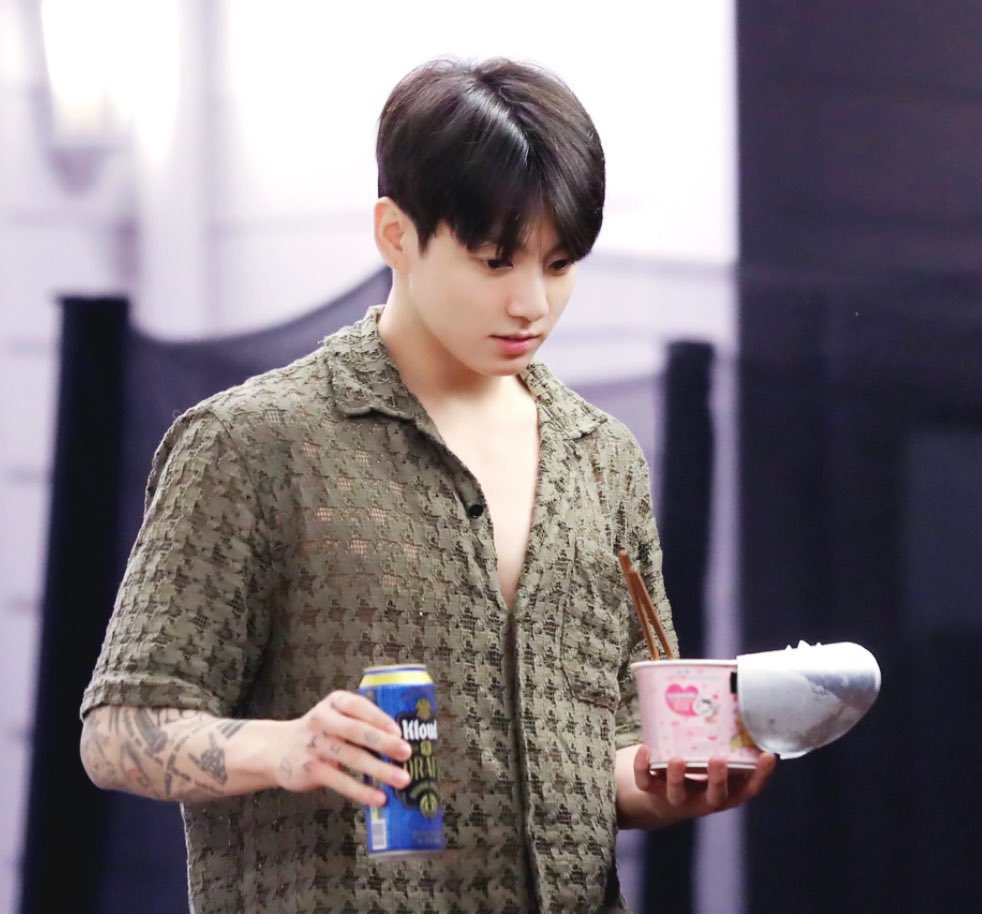 _Katelyn_Louise's tweet photo. @btstwt7_ 👀👀 https://t.co/cyzl5ll36p
