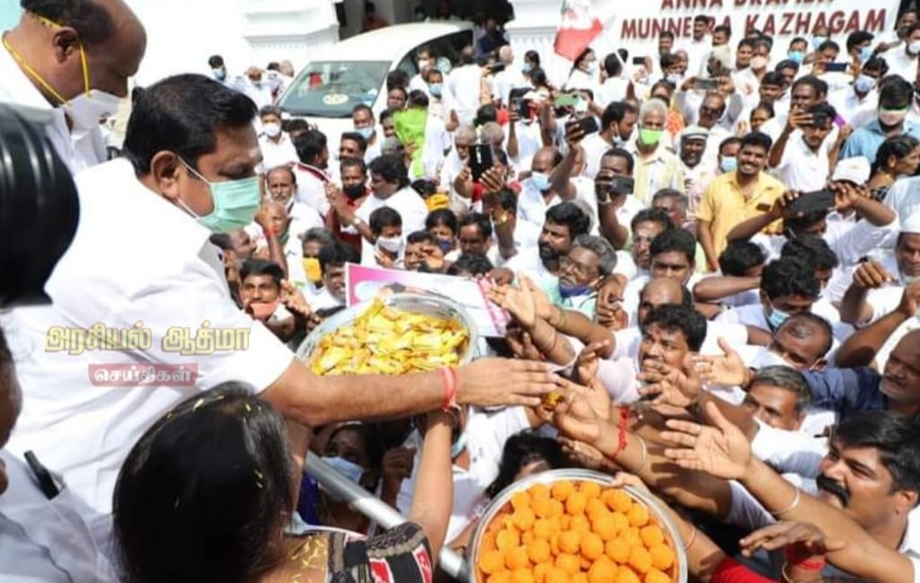 YvNallakumar's tweet photo. தொண்டர்களால் #உருவாகி..
தொண்டர்களால் #தலைமையேற்று..
தொண்டர்களால் #வழிநடத்தப்படும்
ஒரே இயக்கம் #அதிமுக

#50YearsOfAIADMK
#AIADMK50 https://t.co/N5XZZ5xoUz