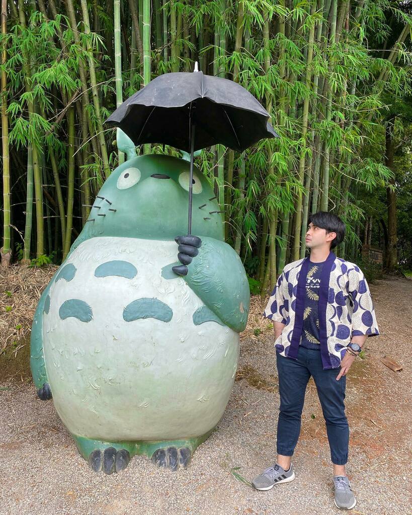 BeSuToKung's tweet photo. แค่อยากจะรู้ว่าตรงที่เธอยืนนั้น มีฝนตกไหม…นะเจ้าโทโทโร่ 🤔🤔🤔 https://t.co/WVtLrj4MO4 https://t.co/KQ7oPwpuxd