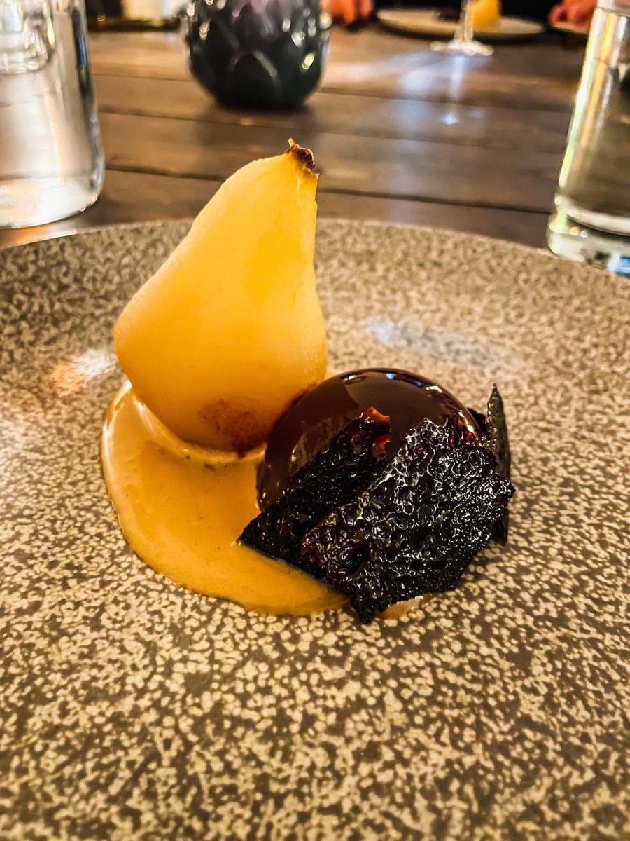 3 parts of a 7 course tasting menu by chefs @Danni_Barry and <a href="/NiamhBarry14/">Niamh Barry</a> Pics by <a href="/GastroGays/">Subscribe to Chip Paper on Substack</a> canapes with Wiclow ban Brie. Atlantic salt cod, cauliflower, roast bone sauce. Suckling pig, smoked eel, apple. Poached pear, chocolate &amp; hazelnut cremeux