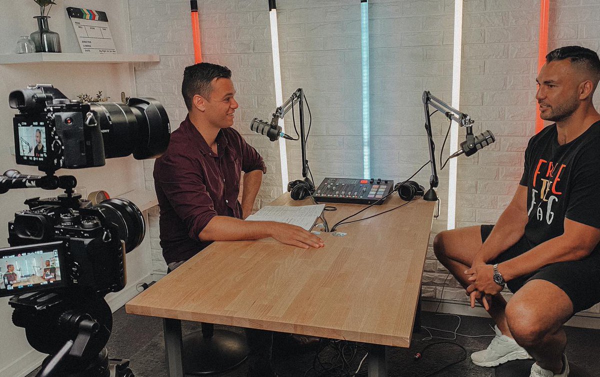 JakeDuke1's tweet image. Good to finally get Ryan James on the poddy! We chat about his move to the Broncos 🐴  his injury comebacks, his work developing Indigenous businesses, his charity &amp;amp; plenty more fun stuff! Now on Kayo &amp;amp; all podcast platforms 🎥 #nrl #refusetolose #freetheflag #indigenous ⚫️🟡🔴