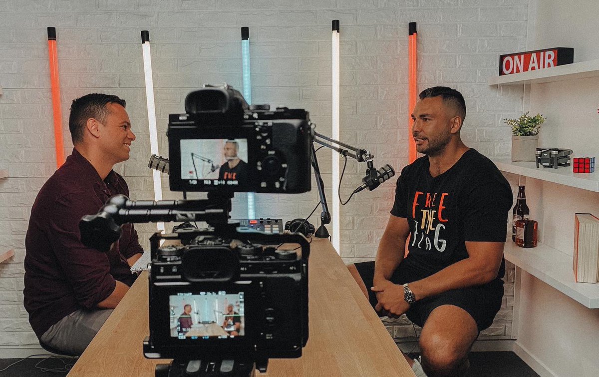 JakeDuke1's tweet image. Good to finally get Ryan James on the poddy! We chat about his move to the Broncos 🐴  his injury comebacks, his work developing Indigenous businesses, his charity &amp;amp; plenty more fun stuff! Now on Kayo &amp;amp; all podcast platforms 🎥 #nrl #refusetolose #freetheflag #indigenous ⚫️🟡🔴