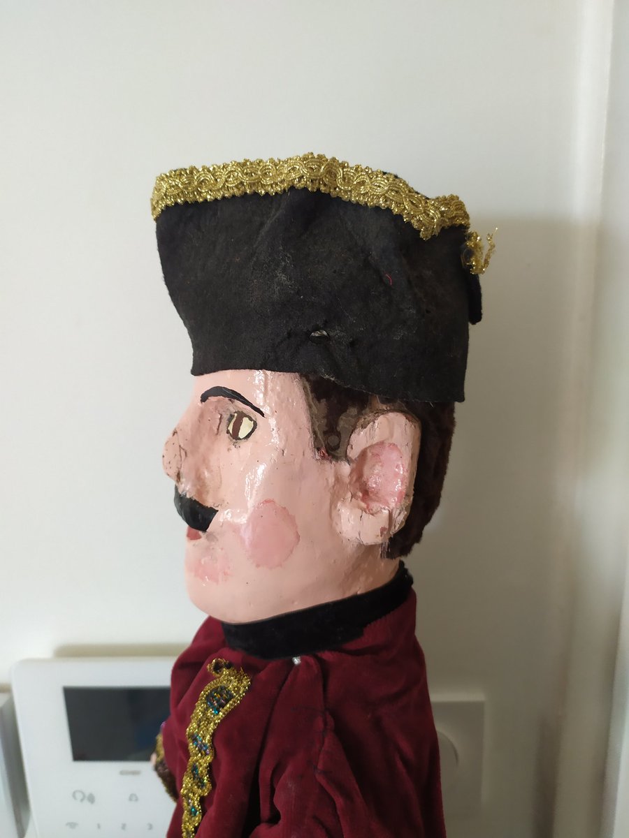 GuignolCollect1's tweet photo. Salut les gones je met en vente deux marionnettes et des affiches pour les personnes intéressées Mp :) 
La 1ere est une marionnette sculpté par Livio Constantini dans les années 1950/1960

La 2eme une marionnette professionnel sculpté par François Bonneaux fin des années 1800 https://t.co/BPZHmw3q9x