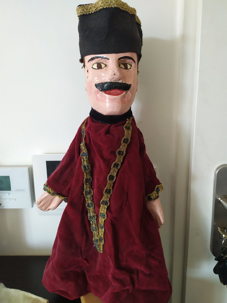 GuignolCollect1's tweet photo. Salut les gones je met en vente deux marionnettes et des affiches pour les personnes intéressées Mp :) 
La 1ere est une marionnette sculpté par Livio Constantini dans les années 1950/1960

La 2eme une marionnette professionnel sculpté par François Bonneaux fin des années 1800 https://t.co/BPZHmw3q9x