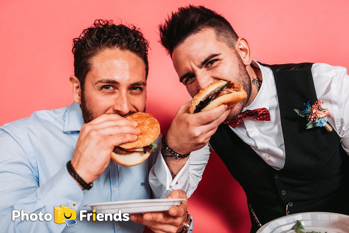video_boda's tweet photo. Cogiendo fuerzas por que empieza el photocall #navidades #photocall #momentos #fotocall https://t.co/Wz9sO528ls