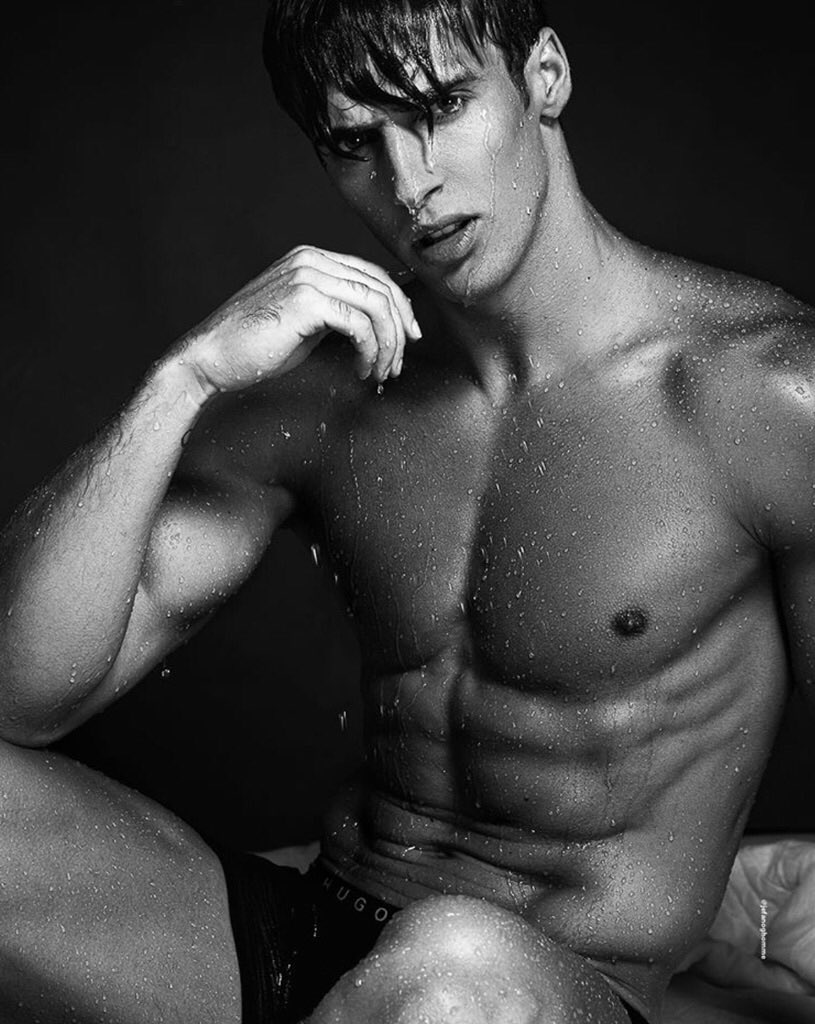 𝗦𝗲𝗯𝗮𝘀𝘁𝗶𝗮𝗻 𝗧𝗵𝗼𝗿𝗻 (@chaosofthorns) on Twitter photo 