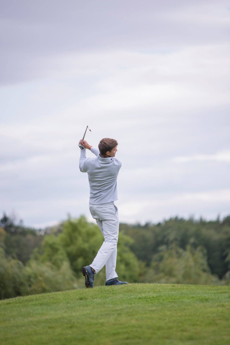 GolfChannel_PL's tweet photo. Mateusz Gradecki wytrwale 🧗♂️ pnie się w klasyfikacji turnieju @Challenge_Tour - 🇪🇸 Empordà Challenge. Przed nim ostatni dzień rywalizacji. #Kibicujemy! #VamosGradi! 🐸
https://t.co/FcU7xJzmJN
#MateuszGradecki #ChallengeTour #GolfChannelPolska https://t.co/qLJf6jGAiD