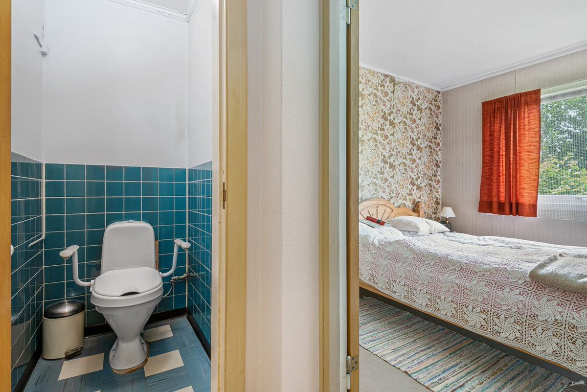 flippitbuddys1's tweet photo. Legger ved noen bilder her til slutt fra innsiden. Vi tenker full renovering her med nytt el, nytt røropplegg. Ned med brystningspanel og opp meg gips i vegg og tak. Nytt kjøkken og bad. Parkett på gulv, hele sulamitten. 9/8 https://t.co/AuD6zmSnrx