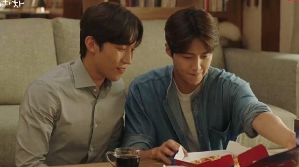 withdramas's tweet photo. Their friendship is sooo pure till the end... Homecha really said we don't accept any toxic relationship here... The best brothers..

#HometownChaChaChaEp16 #HometownChaChaCha https://t.co/34TF42l5KG